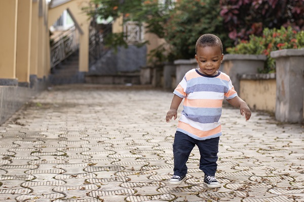 Liste de critères modifiée pour l'autisme chez les enfants  tout ce qu'il faut savoir, petit garçon