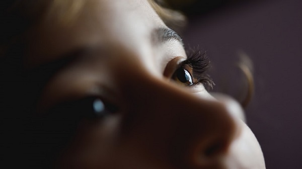 Comprendre le développement de la vision de votre bébé : photo des yeux d'un enfant